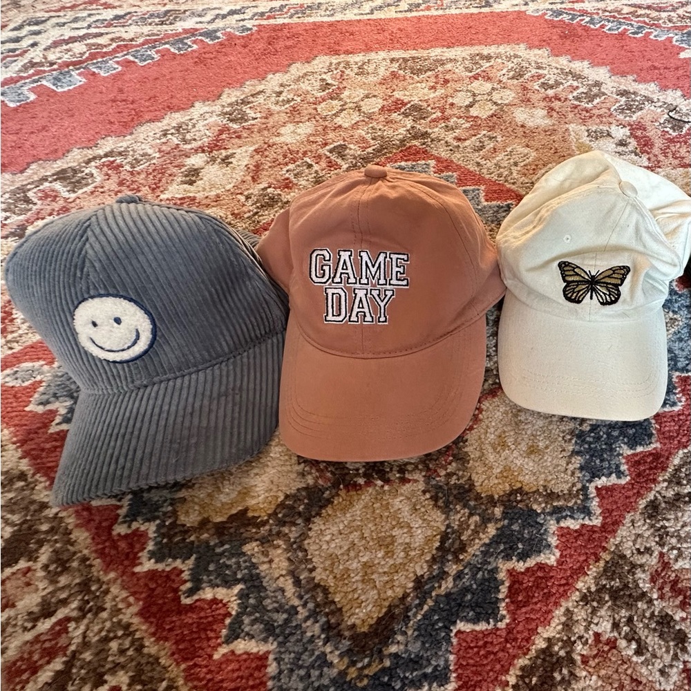Lot of 3 trendy hats